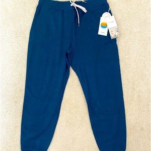 Vuori preformance joggers. Size medium. Nwt